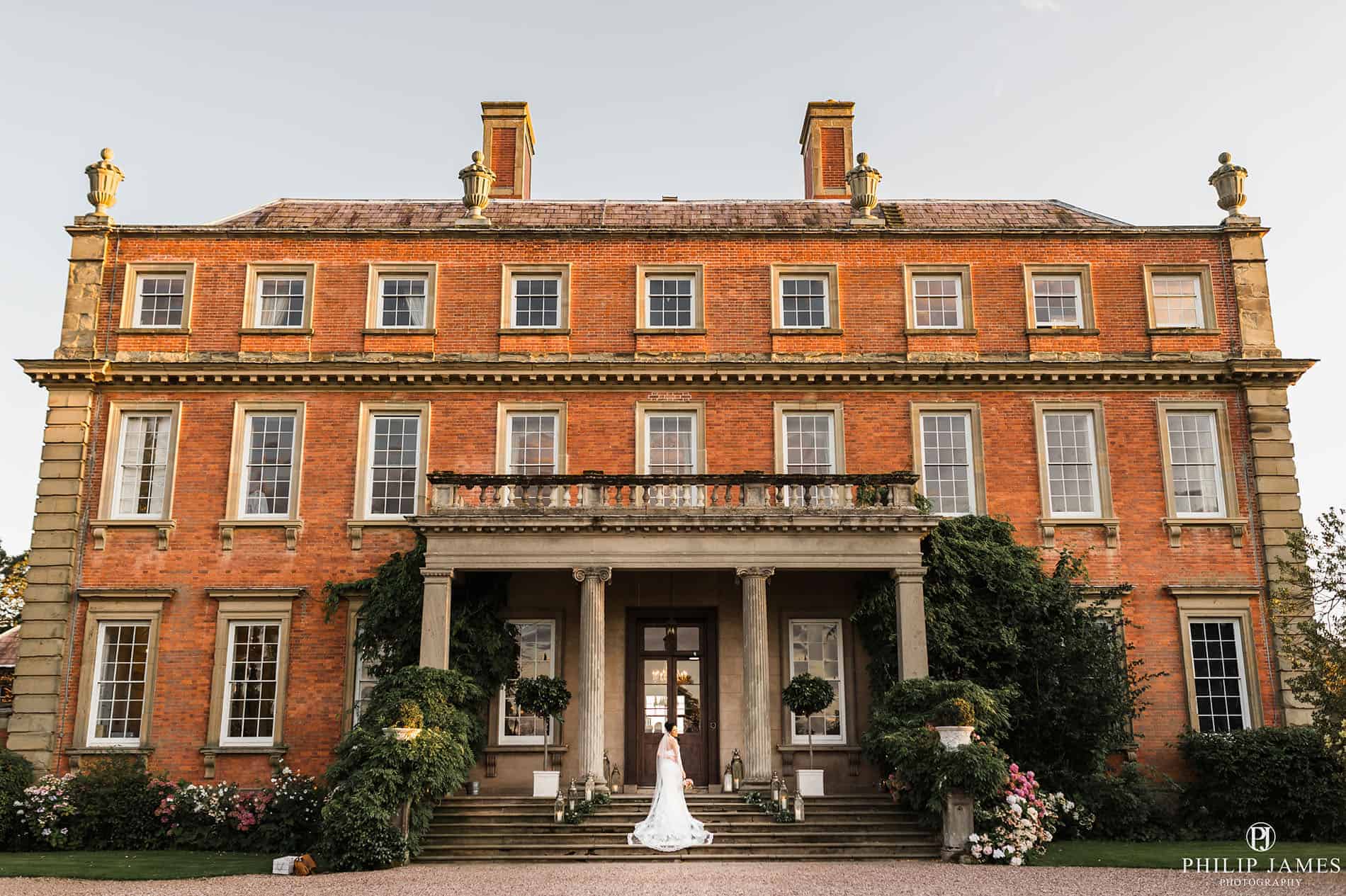 Things to consider when choosing your Wedding Venue – From a Photographers perspective!